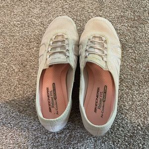 Sketchers relaxed fit. Air cooled sneaker gently worn